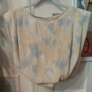 Tie-dye cropped cream and blue cinched waist crop top with shoulder pads